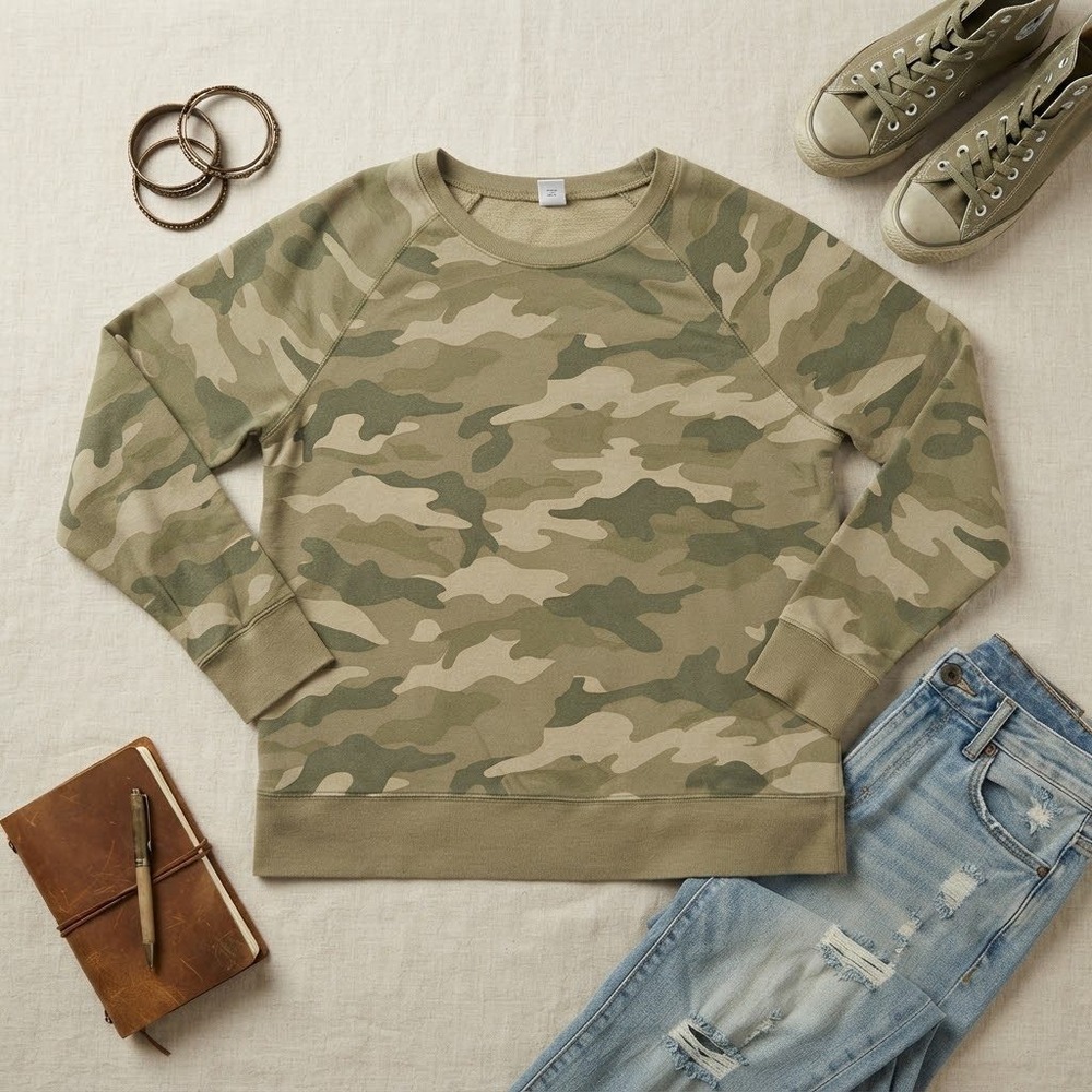 Old Navy Womens Green Camo Raglan Long Sleeve Crewneck Sweatshirt Size M